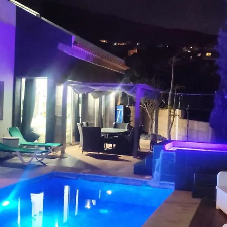 Villa Luxury Sea Views Heated Pool Private Jacuzzi Wifi Bbq Parking Tennis Court Candelaria