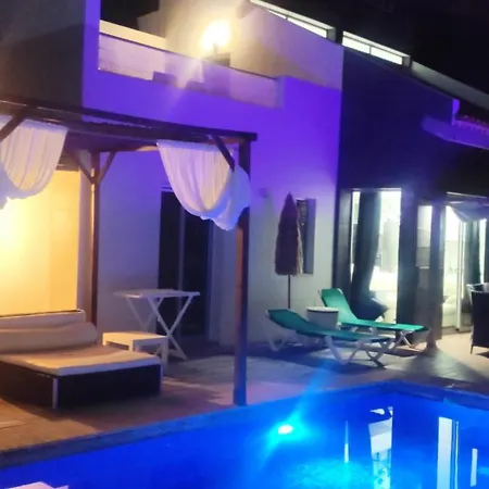 Luxury Sea Views Heated Pool Private Jacuzzi Wifi Bbq Parking Tennis Court Βίλα